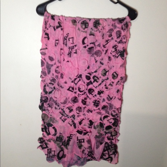 Pink Ruffled Scarf - Picture 3 of 5